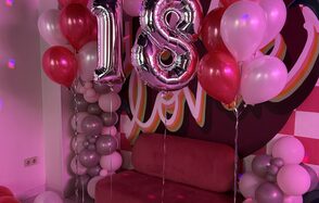 Dance. Современный лофт с фотозоной, караоке и диско-шаром