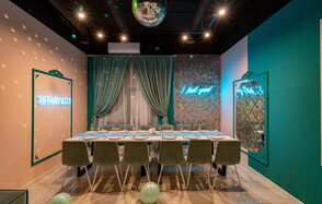 Tiffany. Изысканный лофт с мебелью, светомузыкой и караоке