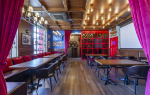 Red Lion Pub. Банкетный зал в баре