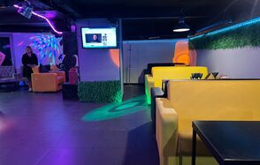 Клубный лофт с неоном и светомузыкой