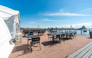 Шатер в Кронштадте с видом на Финский залив