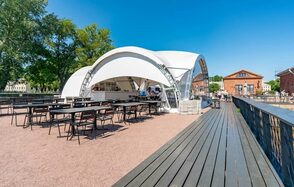 Шатер в Кронштадте с видом на Финский залив