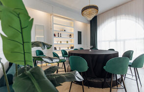 Империал. Лофт в бело-зеленых тонах