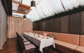 Поминальная трапеза. Небольшой банкетный зал