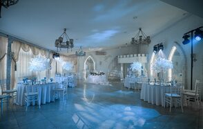 Кирочный двор. Банкетный зал в белых оттенках