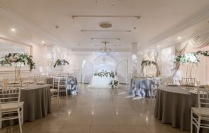 Кирочный двор. Светлый банкетный зал