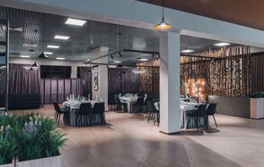 Академия вкуса. Светлый банкетный зал с колоннами 