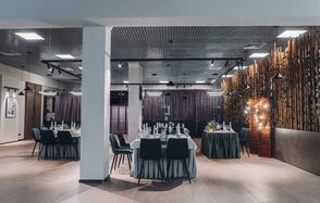 Академия вкуса. Светлый банкетный зал с колоннами 