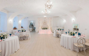 Ниагара. Маленький светлый банкетный зал