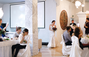 Dolce. Банкетный зал с белыми колоннами 