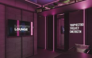 Стильный лофт с авторским дизайном с верандой на крыше