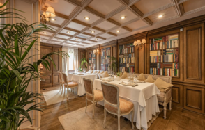 Butler. Банкетный зал на мансарде 