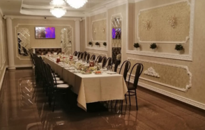 Белый банкетный зал в загородном комплексе "Медвежка"