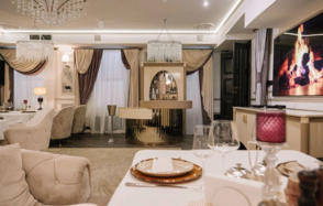 Svoy. Банкетный зал в пастельных тонах