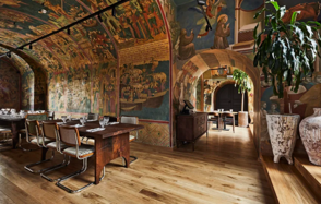 Bagebi. Банкетный зал с арками