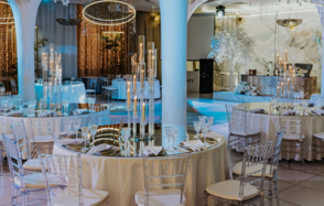 Небесный. Банкетный зал со сценой