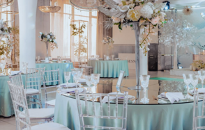 Небесный. Банкетный зал со сценой