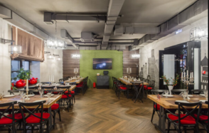 Гранат Black Кафе. Банкетный зал в теплых оттенках