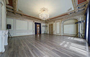 Светлое арт-пространство в классическом стиле