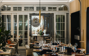 YURA Restaurant & Bar. Банкетный зал с панорамными окнами