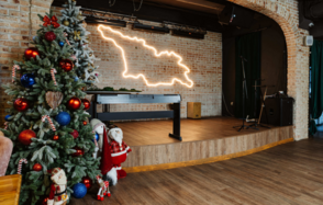 Chakrulo. Банкетный зал со сценой