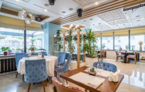 Brosko. Банкетный зал с выходом на летнюю веранду