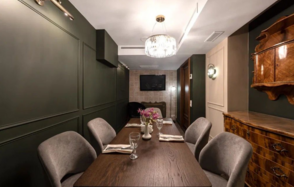 Сенполия. Маленький банкетный зал