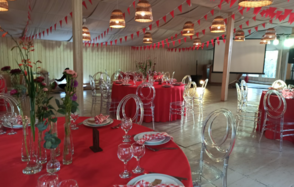 Apple Hill. Банкетный зал с собственным двором 