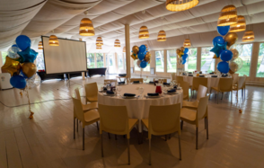 Apple Hill. Банкетный зал с собственным двором 