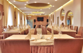 Банкет Холл