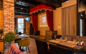 Suliko. Банкетный небольшой зал со сценой