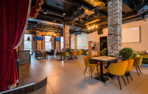 Suliko. Банкетный небольшой зал со сценой