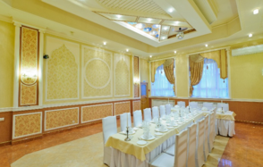 Мики. Небольшой банкетный зал