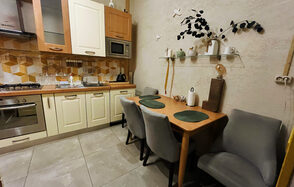 Дизайнерское пространство с кухней