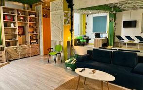 Дизайнерское пространство с кухней