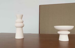 Просторный зал в теплых тонах на Васильевском острове