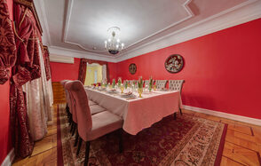 Усадьба. Банкетный зал в красных тонах
