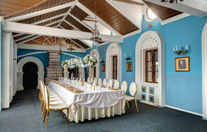 Усадьба. Банкетная площадка в летнем дворике