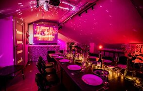 Яркий лофт с проектором