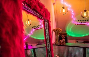 Яркий лофт с проектором