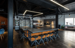 Синяя рыба. Банкетный зал с панорамными окнами