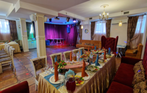 Три башни. Банкетный зал в роскошном ресторане