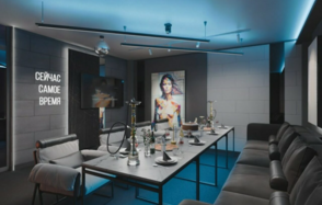 Стильный лофт с камином с верандой на крыше