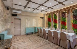 Лофт с кухней, панорамными окнами и верандой