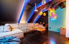 Лофт-зал в стиле 80-х