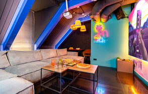 Лофт-зал в стиле 80-х