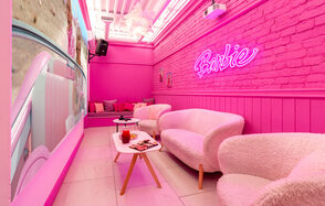 Лофт-зал в стиле Барби