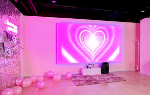 Розовый лофт-зал для вечеринок