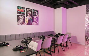 Лофт-зал с караоке и диско-шаром