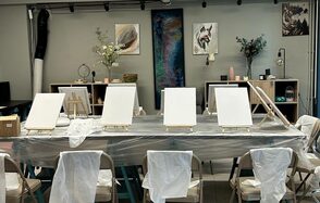 Уютный лофт-зал при кофейне